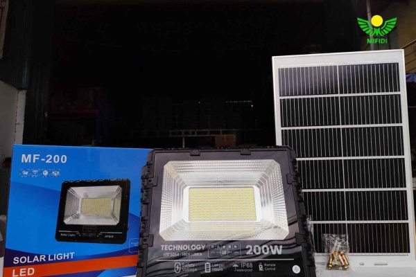 den-pha-nang-luong-mat-troi-200w