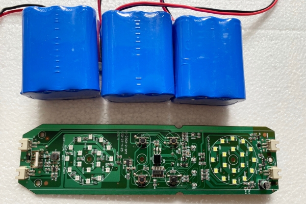 Pin và bo mạch của quạt năng lượng mặt trời