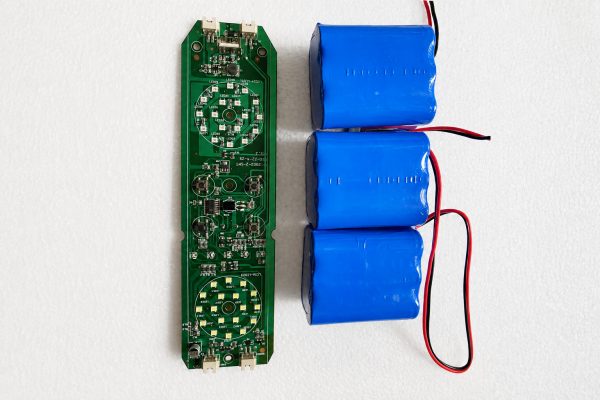 Pin và bo mạch điều khiển của quạt