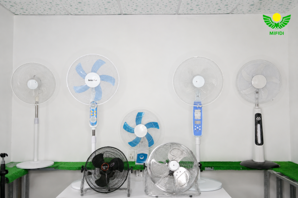Các mẫu quạt năng lượng mặt trời hot